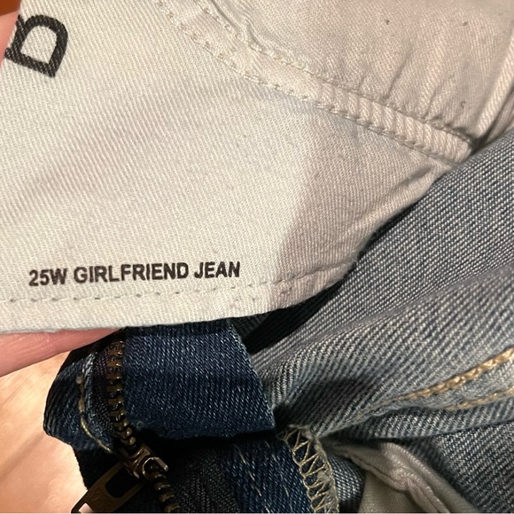 BDG Girlfriend Jean - Picture 4 of 4